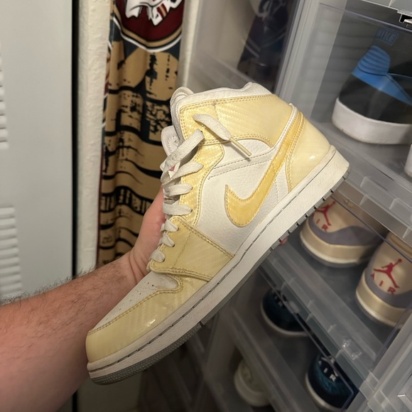 Jordan Mid 1’s - Platinum - Picture 4 of 4